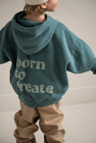 Jongen met petrolgroene hoodie van Jenest en opvallende rugprint | Verkrijgbaar bij Little Fashion Addict