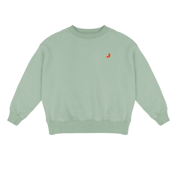 Happy Bird Sweater Sage Green van Jenest – saliegroene unisex sweater met grafische rugprint in biologisch katoen | Ontdek Jenest bij Little Fashion Addict