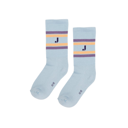 J Sport Socks Water Blue van Jenest – zachte lichtblauwe sportkousen met kleurrijke strepen | Little Fashion Addict