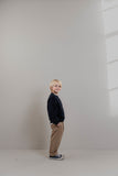 Jenest Jimmy Cardigan Navy Blue gedragen door jongen – donkerblauwe teddy cardigan | Verkrijgbaar bij Little Fashion Addict
