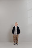 Jenest Jimmy Cardigan Navy Blue gedragen door jongen – donkerblauwe teddy cardigan | Verkrijgbaar bij Little Fashion Addict