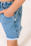 Lilou Denim Shorts van Jenest in medium blauwe denim met geborduurde ster voor meisjes | Little Fashion Addict