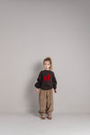 Jenest Maggy Pants Caramel Brown – bruine ribfluwelen ballonbroek voor meisjes met elastische tailleband | Verkrijgbaar bij Little Fashion Addict