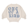 Oversized ecru sweater met blauwe 'One of a Kind' rugprint van Jenest, voor meisjes | Verkrijgbaar bij Little Fashion Addict
