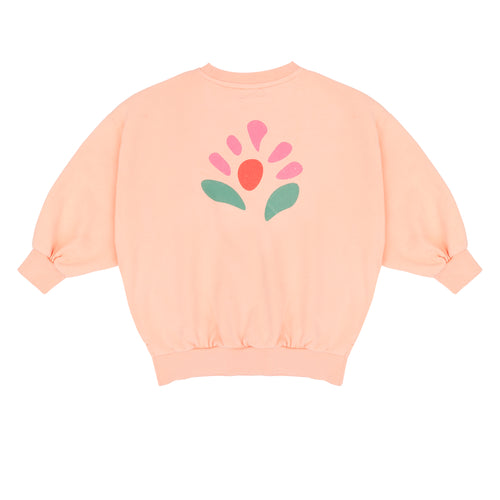 Pippa Sweater Peach Orange van Jenest – abrikooskleurige oversized meisjes sweater met bloemenprint op de rug | Ontdek Jenest bij Little Fashion Addict