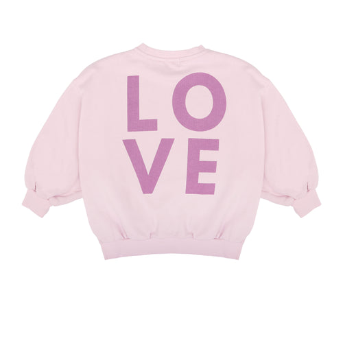 Lichtroze sweater voor meisjes van Jenest met ballonmouwen en op de voorkant een klein paars hartje. De sweater heeft op de achterkant een paarse LOVE-print. | verkrijgbaar bij Little Fashion Addict