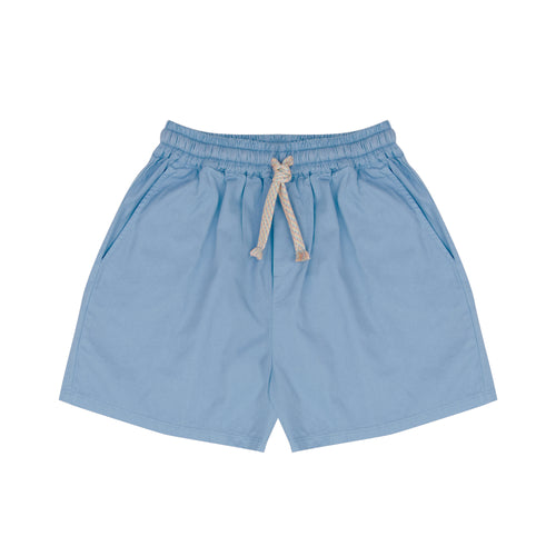 Lichtblauwe jongensshort van Jenest. | Bob Shorts Sky Blue | Verkrijgbaar bij Little Fashion Addict