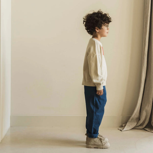 Blauwe comfy chino broek voor jongens van Jenest | Jenest Comfy Chino Sea Blue | Verkrijgbaar bij Little Fashion Addict 