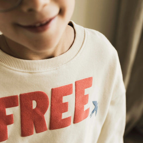 Elegante Ecru Sweater met vogelprint voor jongens en meisjes van het merk, Jenest. | Free Bird Sweater verkrijgbaar bij Little Fashion Addict