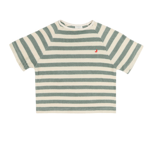 TO T-shirt Sage Green Off White Stripe van Jenest – zachte badstof T-shirt met zachtgroene strepen voor jongens | verkrijgbaar bij Little Fashion Addict