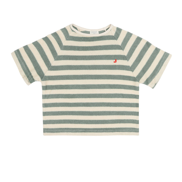 TO T-shirt Sage Green Off White Stripe van Jenest – zachte badstof T-shirt met zachtgroene strepen voor jongens | verkrijgbaar bij Little Fashion Addict