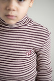 Jenest Tara coltrui met fijne rolkraag en bordeaux strepen | Verkrijgbaar bij Little Fashion Addict