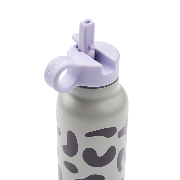 Detail van Liewood Falk drinkfles Mega Leo Mist met lekvrije drinktuit | Ontdek Liewood bij Little Fashion Addict
