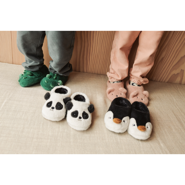 Krokodillenpantoffels van Liewood in garden green | Aviaja Crocodile Slippers Garden Green | Ontdek Liewood bij Little Fashion Addict