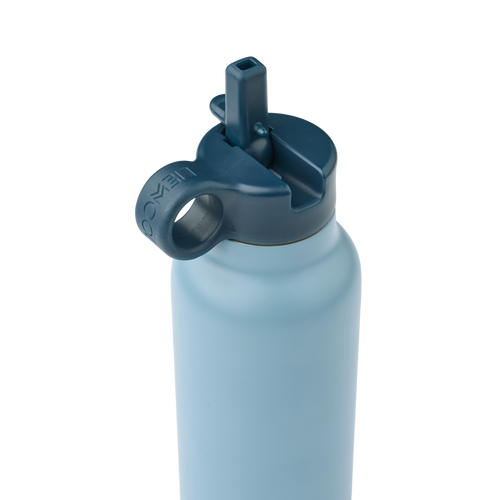 Detail van Liewood Falk drinkfles Tiger Beach Blue met lekvrije drinktuit | Ontdek Liewood bij Little Fashion Addict