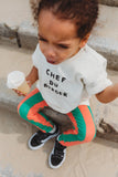 Afbeelding van een stoere crèmekleurige Terry T-shirt met unieke 'Chef du Burger' opdruk uit de Venice Beach Baby collectie van Sproet & Sprout.