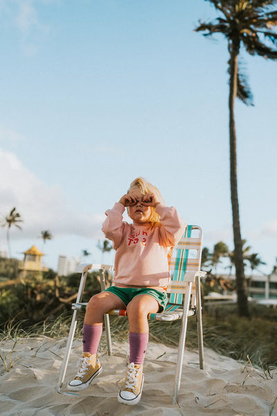 Lichtroze meisjes sweater met 'Sunset' opdruk uit de Venice Beach Baby collectie van Sproet & Sprout. Verkrijgbaar bij Little Fashion Addict