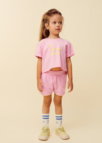 Boxy crop t-shirt ice cream champ podium pink voor meisjes van Sproet & Sprout | Uit de SS26 Champions League of Fun Collectie