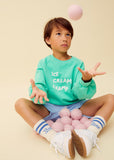 Jongen draagt sweater Ice Cream champ in het groen van Sproet & Sprout uit de Champions League of Fun Collectie - Verkrijgbaar bij Little Fashion Addict