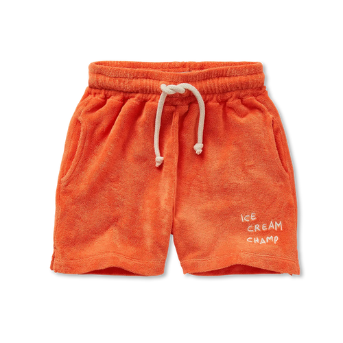 Oranje terry short van Sproet & Sprout voor jongens uit de Champions League of Fun Collectie (SS26) - Verkrijgbaar bij Little Fashion Addict