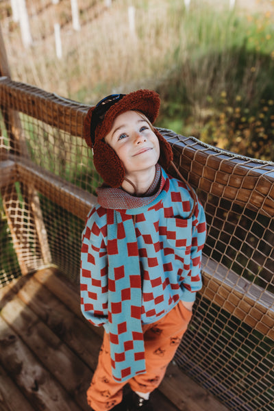 Littlefashionaddict - Sproet & Sprout - AW23 - The Alpine Hut - Cap Teddy Chestnut - Bruine pilotenmuts - Voor jongens en meisjes - Vanaf 4 tot 10 jaar in stock en verkrijgbaar bij Little Fashion Addict