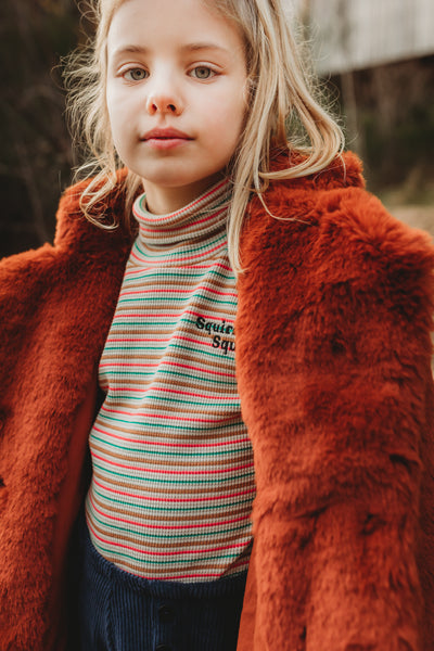 Littlefashionaddict - Sproet & Sprout - AW23 - The Alpine Hut - T-shirt Turtle Neck stripe Squirrel Squad - in het Ivoor - Voor meisjes - Vanaf 4 tot 10 jaar in stock en verkrijgbaar bij Little Fashion Addict