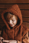 Littlefashionaddict - Sproet & Sprout - AW23 - The Alpine Hut - Teddy Sleeveless Anorak - Voor jongens en meisjes  - Vanaf 4 tot 10 jaar in stock en verkrijgbaar bij Little Fashion Addict