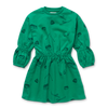 Littlefashionaddict - Sproet & Sprout - AW23 - The Alpine Hut - Sweat Dress Ski Print - in het Felgroen - Meisjesmode - Vanaf 4 tot 10 jaar in stock en verkrijgbaar bij Little Fashion Addict