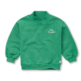 Sweatshirt Turtle Neck Evergreen met Rue du Parapluie print van Sproet & Sprout | Verkrijgbaar voor jongens van 4 tot 10 jaar bij Little Fashion Addict