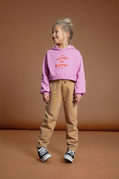 Chino paperbag in light mustard met purple pink ruiten voor meisjes van Sproet & Sprout | Verkrijgbaar bij Little Fashion Addict