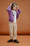 Sproet & Sprout denim broek voor jongens met vrolijke all-over hondenprint | Verkrijgbaar bij Little Fashion Addict