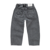 Zwarte denim broek voor jongens en meisjes van Sproet & Sprout – achteraanzichtmet logo op de zak | Denim Pants Washed Black | Ontdek Sproet & Sprout bij Little Fashion Addict