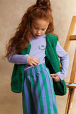Meisje draagt de geribde coltrui in zacht lila uit de Club Chaos collectie van Sproet & Sprout.