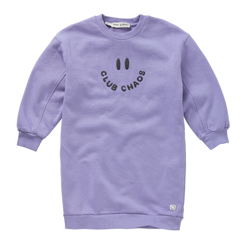 Sweaterjurk in zacht lila met Club Chaos-print uit de Club Chaos collectie van Sproet & Sprout.
