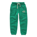 Jongens sweatpants in diepgroen met Master Piece-detail uit de Club Chaos collectie van Sproet & Sprout.