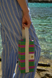 Handgemaakte Groene Sakura Beach Pouch van Studio Noos met Japanse kersenbloesemprint, ideaal voor het opbergen van baby essentials of make-up. Verkrijgbaar bij Little Fashion Addict