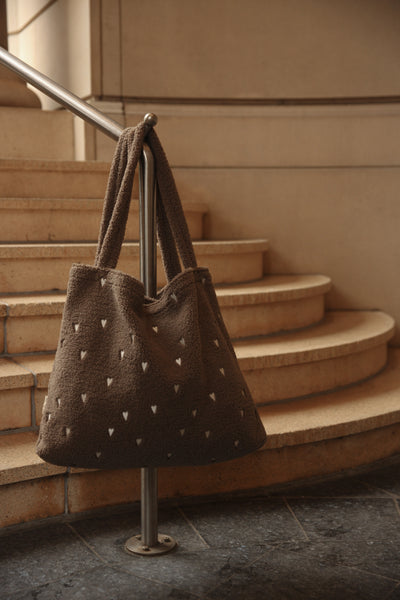 Teddy mom bag met hartjes van Studio Noos in bruin | Studio Noos - Teddy Hearts Mom Bag - Brown Hearts - verkrijgbaar bij Little Fashion Addict