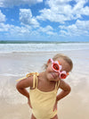 Roze zwembril van Sunnylife in kersenthema (Cotton Candy Cherry) met verstelbare band – voor kinderen | Ontdek Sunnylife bij Little Fashion Addict