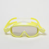 Geel duikmasker voor kinderen van Sunnylife in haaienvorm – model Salty the Shark, geschikt vanaf 3 jaar | Ontdek Sunnylife bij Little Fashion Addict
