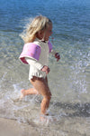Set roze zwemarmbandjes van Sunnylife met kersenprint voor kinderen van 4 tot 6 jaar | Ontdek Sunnylife bij Little Fashion Addict