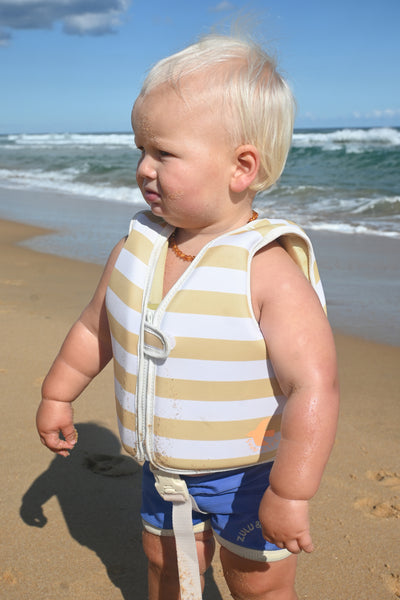 Zwemvest Sid the Seagull van Sunnylife in geel met witte strepen – geschikt voor kinderen van 1 tot 2 jaar (11–15 kg) | Ontdek Sunnylife bij Little Fashion Addict