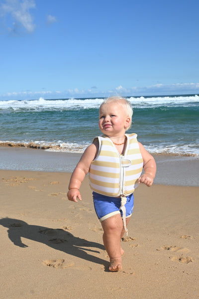 Zwemvest Sid the Seagull van Sunnylife in geel met witte strepen – geschikt voor kinderen van 1 tot 2 jaar (11–15 kg) | Ontdek Sunnylife bij Little Fashion Addict