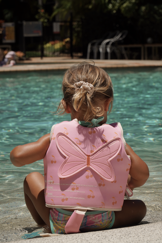 Zwemvest voor baby’s en peuters van 1 tot 2 jaar in roze Cotton Candy Pink kleur van Sunnylife | Sunnylife is verkrijgbaar bij Little Fashion Addict