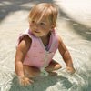 Zwemvest voor peuters van 2 tot 3 jaar in roze Cotton Candy Cherry design van Sunnylife | Ontdek Sunnylife bij Little Fashion Addict