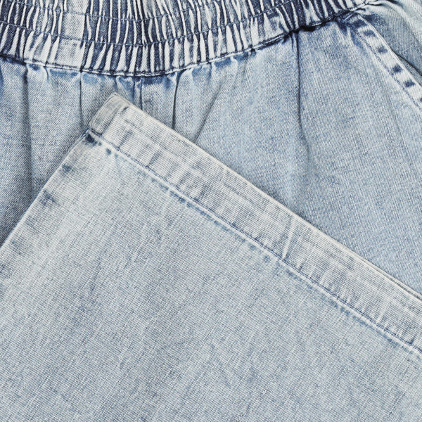 Lichtblauwe wide leg broek in denimlook van Tumble ’n Dry | Mora Broek Denim Light Stonewash van Tumble & Dry - Verkrijgbaar bij Little Fashion Addict