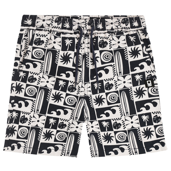 Zwart-witte jongensshort met surfprint van Tumble ’n Dry | Palm Cove Short van Tumble 'n Dry - verkrijgbaar bij Little Fashion Addict