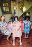 Roze jurkje van Wander & Wonder met aardbeienprint en Peter Pan kraag voor meisjes. | Aria Dress Pink Strawberry Check | Verkrijgbaar bij Little Fashion Addict