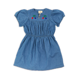 Denimblauw jurkje van Wander & Wonder met geborduurde kersen en pofmouwen voor meisjes. | Freya Dress Washed Indigo | Verkrijgbaar bij Little Fashion Addict