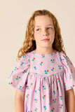 Lila jurkje van Wander & Wonder met bloemenprint en flutter mouwen voor meisjes. | Bryony Dress Lila disty | Verkrijgbaar bij Little Fashion Addict