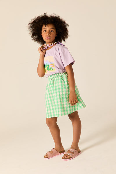 Meisjesrok van Wander & Wonder met jadegroene ruitjesprint en elastische taille. | Sun Skirt Gingham | Verkrijgbaar bij Little Fashion Addict
